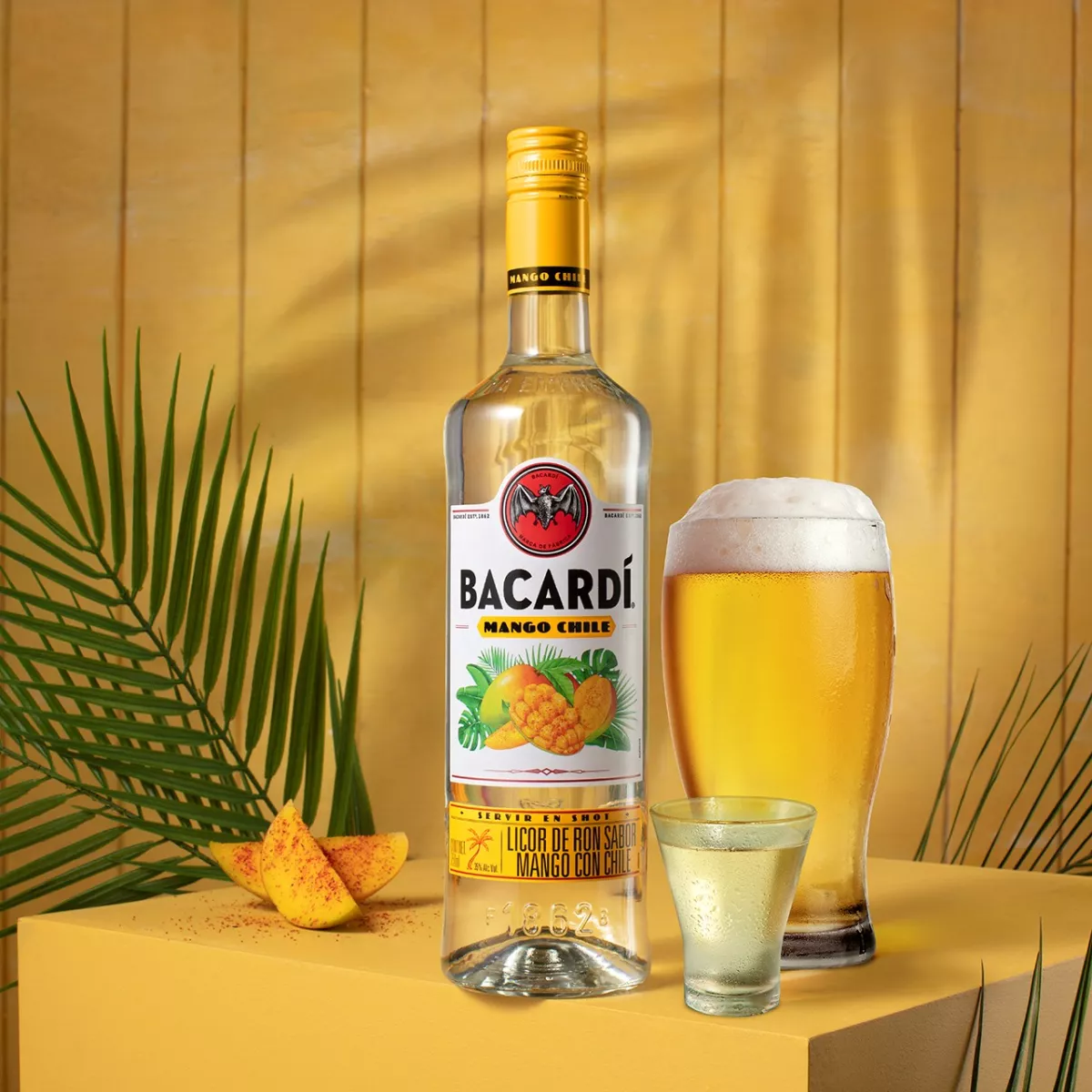 Foto del coctel Bacardpi Mango Bomb, preparado con Bacardí Mango Chile