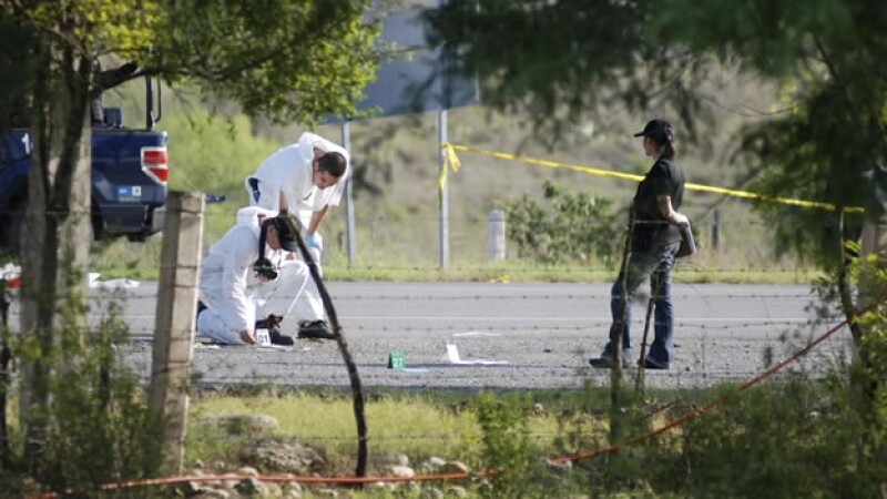 Personal forense recoge 49 cuerpos en Nuevo León