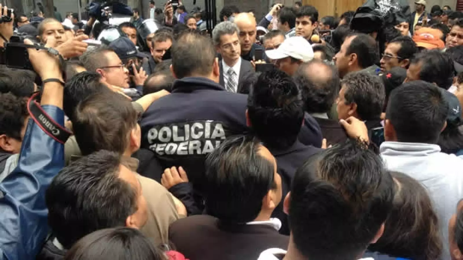 retiro campamento Zócalo 13