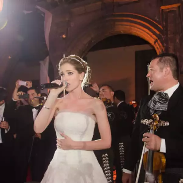 Fueron alrededor de 1000 invitados, entre familiares, amigos de Guadalajara, Monterrey, así como talento y directivos de TV Azteca, televisora en la cual trabaja María Inés.