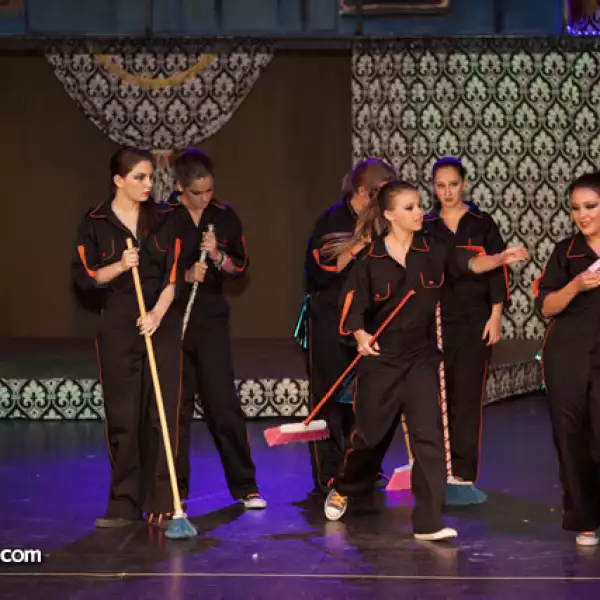 Triana junto con total exercise and dance