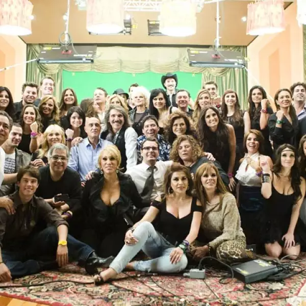 Más de 100 artistas participaron en el video de la fundación En tus manos que se estrenará el próximo mes de agosto.