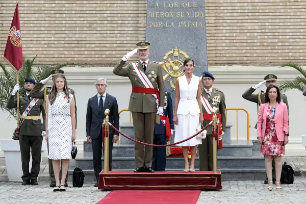 Princesa Leonor de Asturias y Felipe VI rey de España en evento militar