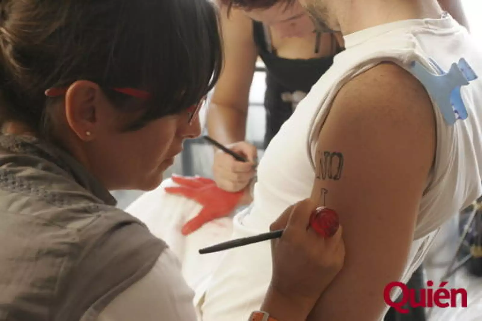 Manolo Cardona Backstage