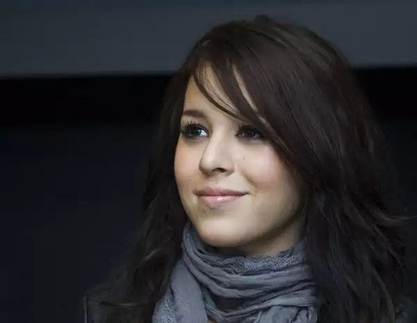 Danna Paola considera que su familia es un buen balance para todo lo que implica su carrera.
