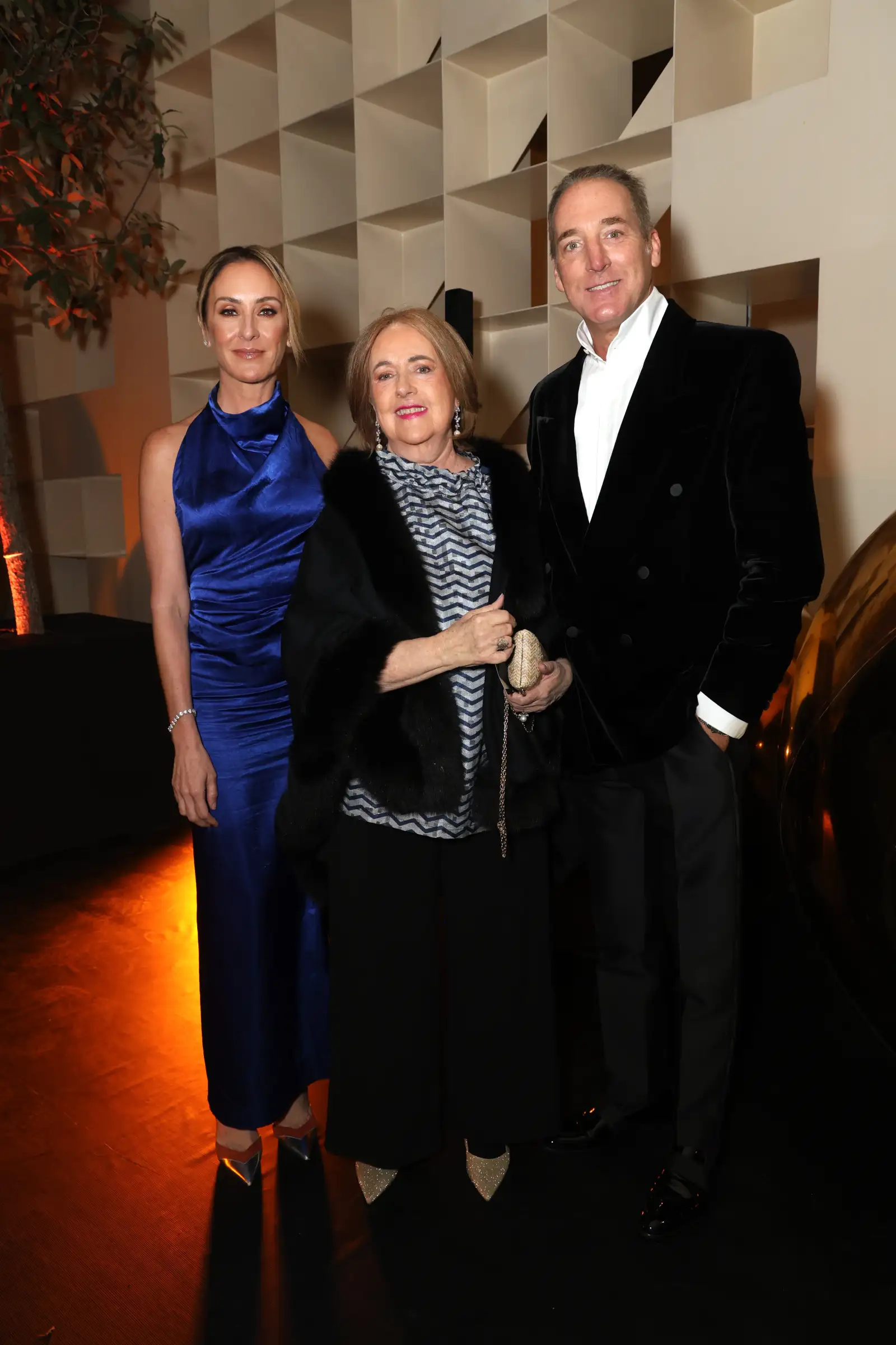 Alejandra Garza y Teresa Caballero con Mauricio Lobeira