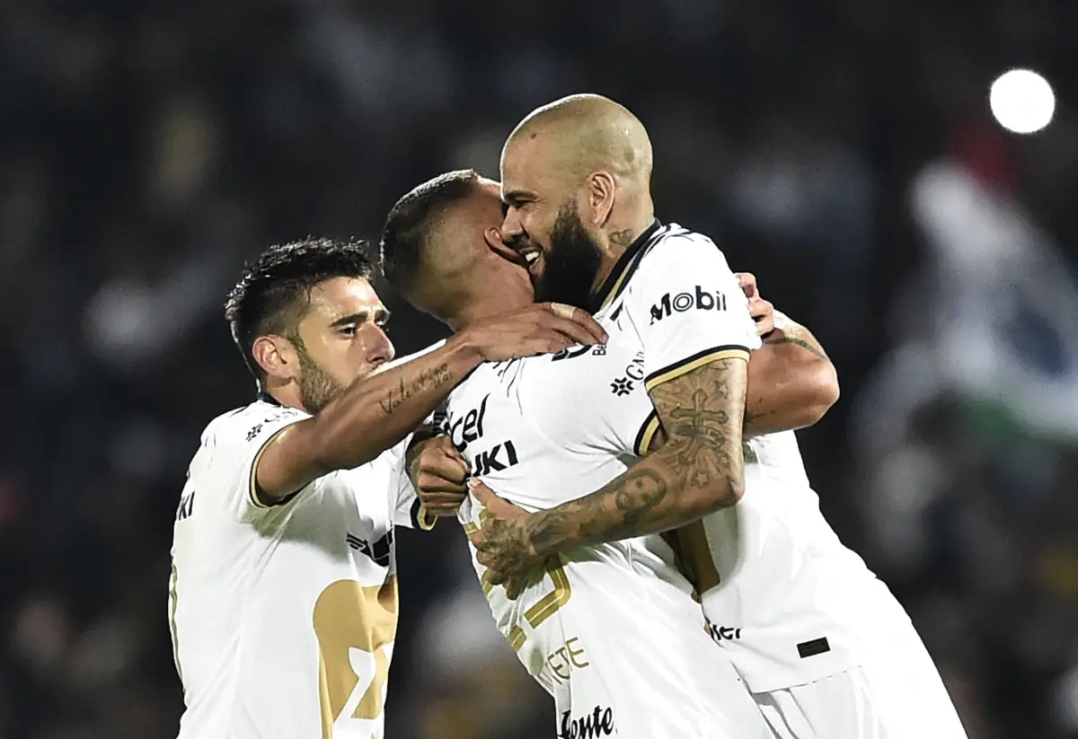 Dani-Alves-Mazatlan-Pumas