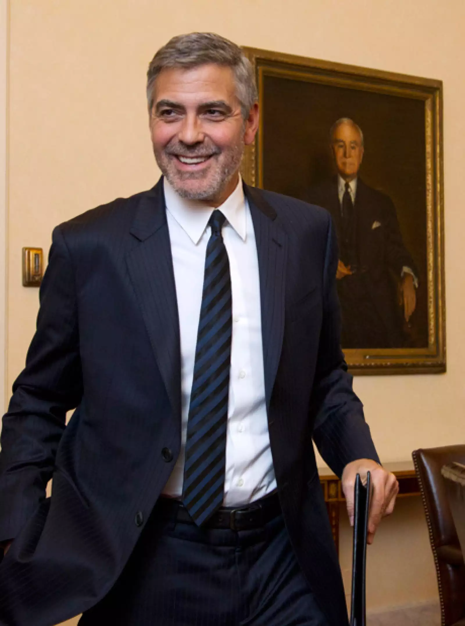 George Clooney se ha ido consolidando como una gran estrella de Hollywood tanto por su atractivo, su sólida presencia como actor y por su talento.