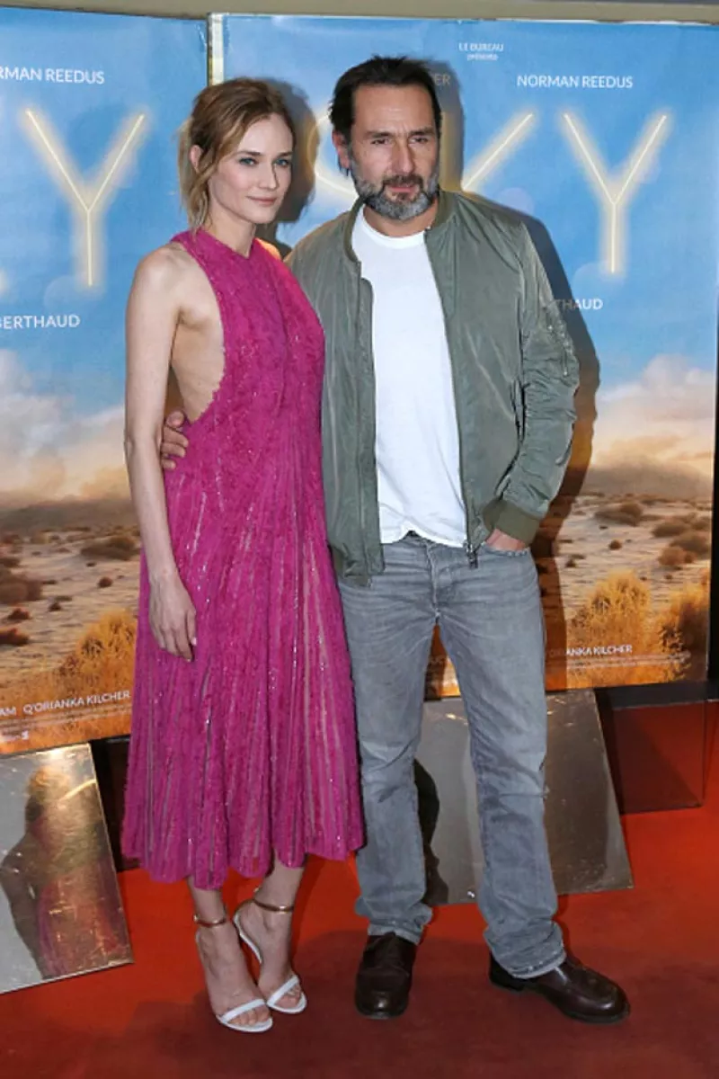 La actriz lució un vestido con el que mostró sus costillas, dejando en evidencia que ha perdido mucho peso.