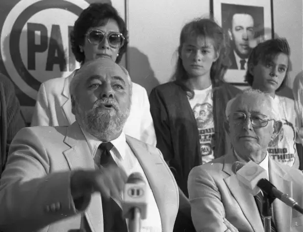 El panista Manuel de Jesús Clouthier habla en conferencia de prensa. 