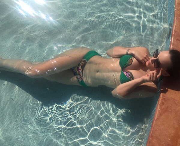 Belinda es toda una fashionista que sabe cómo lucir un bikini.