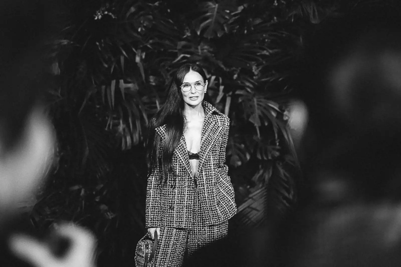 32_Demi_MOORE_CHANEL_Charles_FINCH_PreOscarsDinner_2020_LD.jpg
