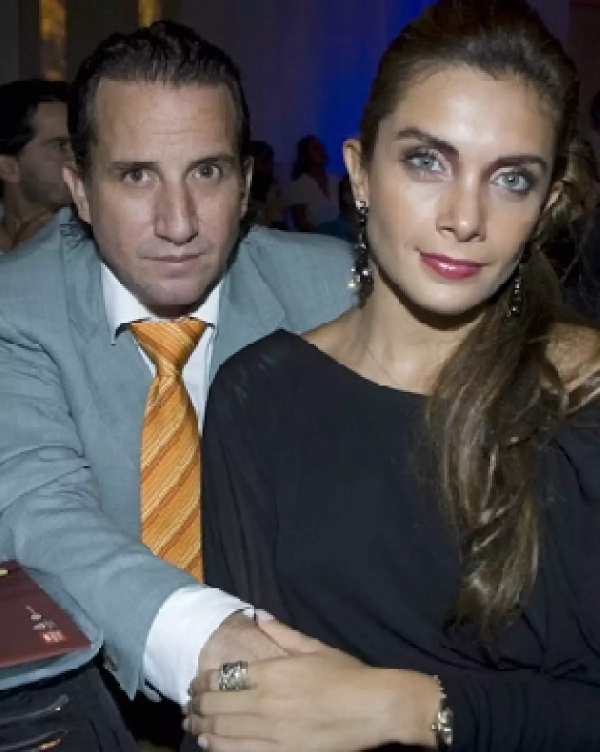 El actor anunció en su Twitter que él y su novia decidieron darse un respiro en la relación. Dijo que el complicado es él y `liberó´ a María de cualquier culpa.