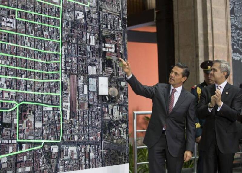 Pe�a Nieto y Mancera inauguran nueva red el�ctrica del Centro Hist�rico de la Ciudad de M�xico