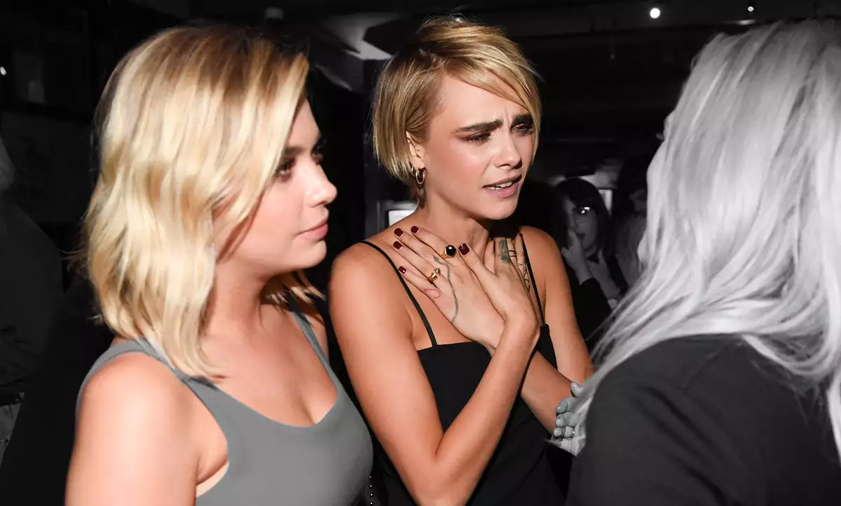 Ashley-benson-Cara-delevinge-Relacion