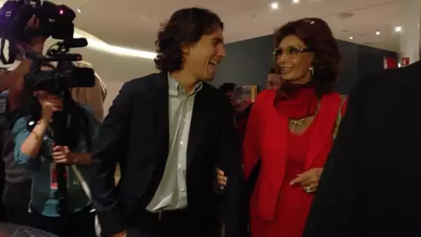 Carlo Ponti, hijo de la actriz, acompañó a Loren durante la inauguración.
