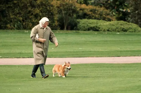 THE QUEEN, WINDSOR, BRITAIN - 1994