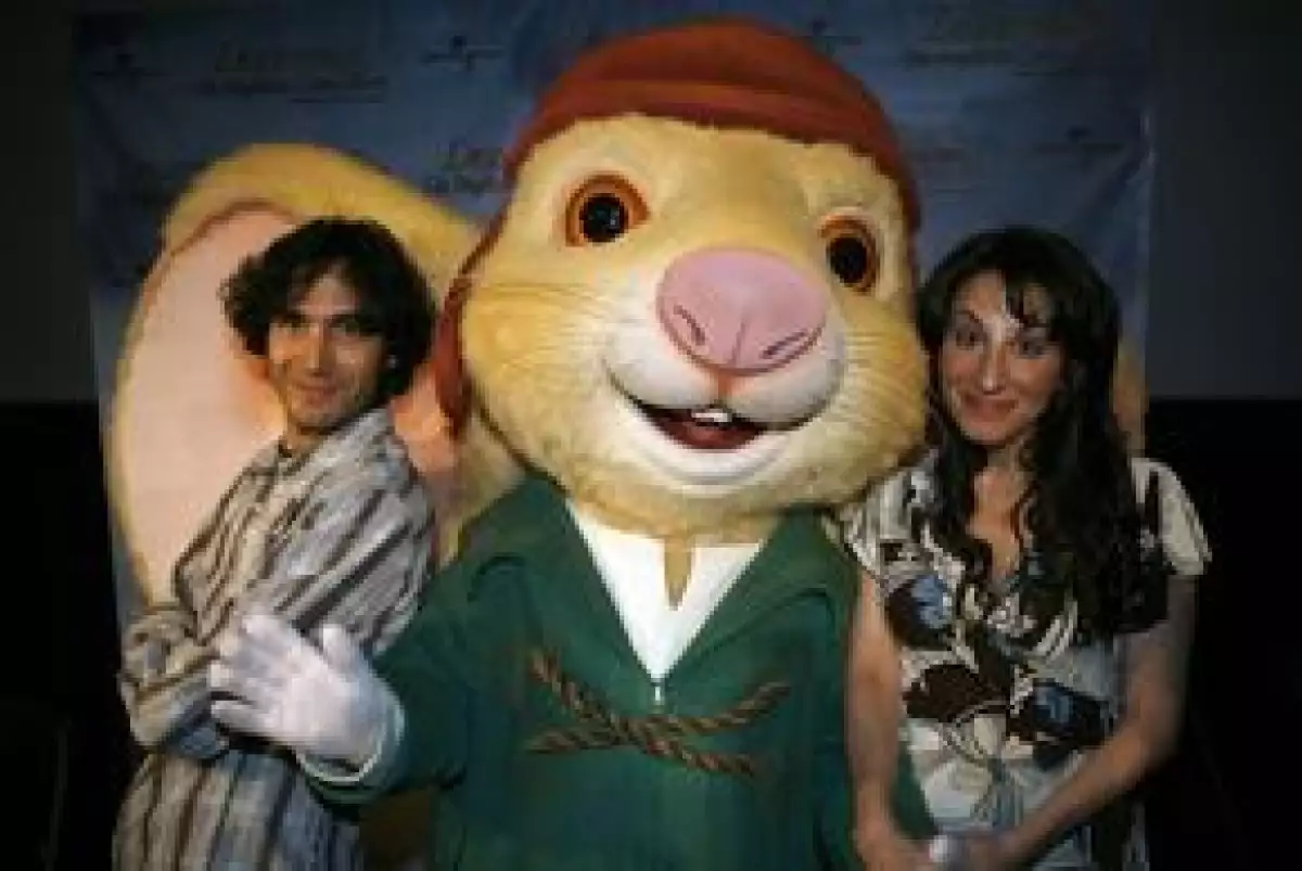 Benny y Mónica aseguran que la trama de la película animada, protagonizada por un audaz ratón, servirá para reforzar los valores en los niños.