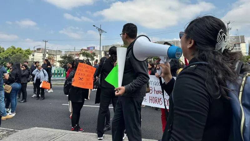 "La recaudación es histórica y nuestros sueldos miserables": trabajadores del SAT