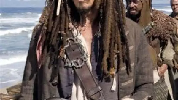 El actor se presentó en Anaheim para dar a conocer Pirates of the Caribbean: On Stranger Tides, que se estrenará en el verano de 2011.