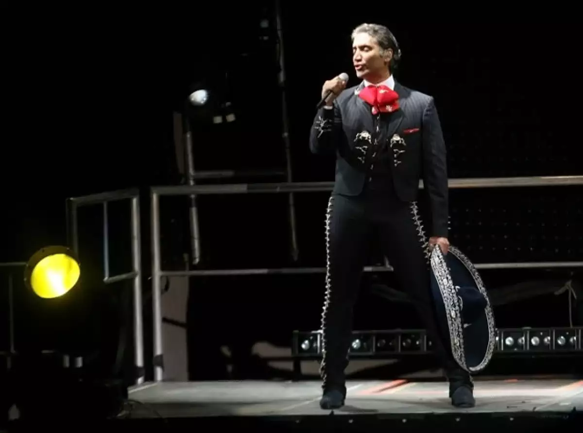 Concierto Alejandro Fernández, Beraka.