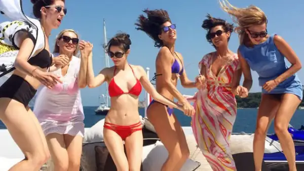 Los momentos divertidos entre amigas no han parado durante el viaje de la guapa empresaria.