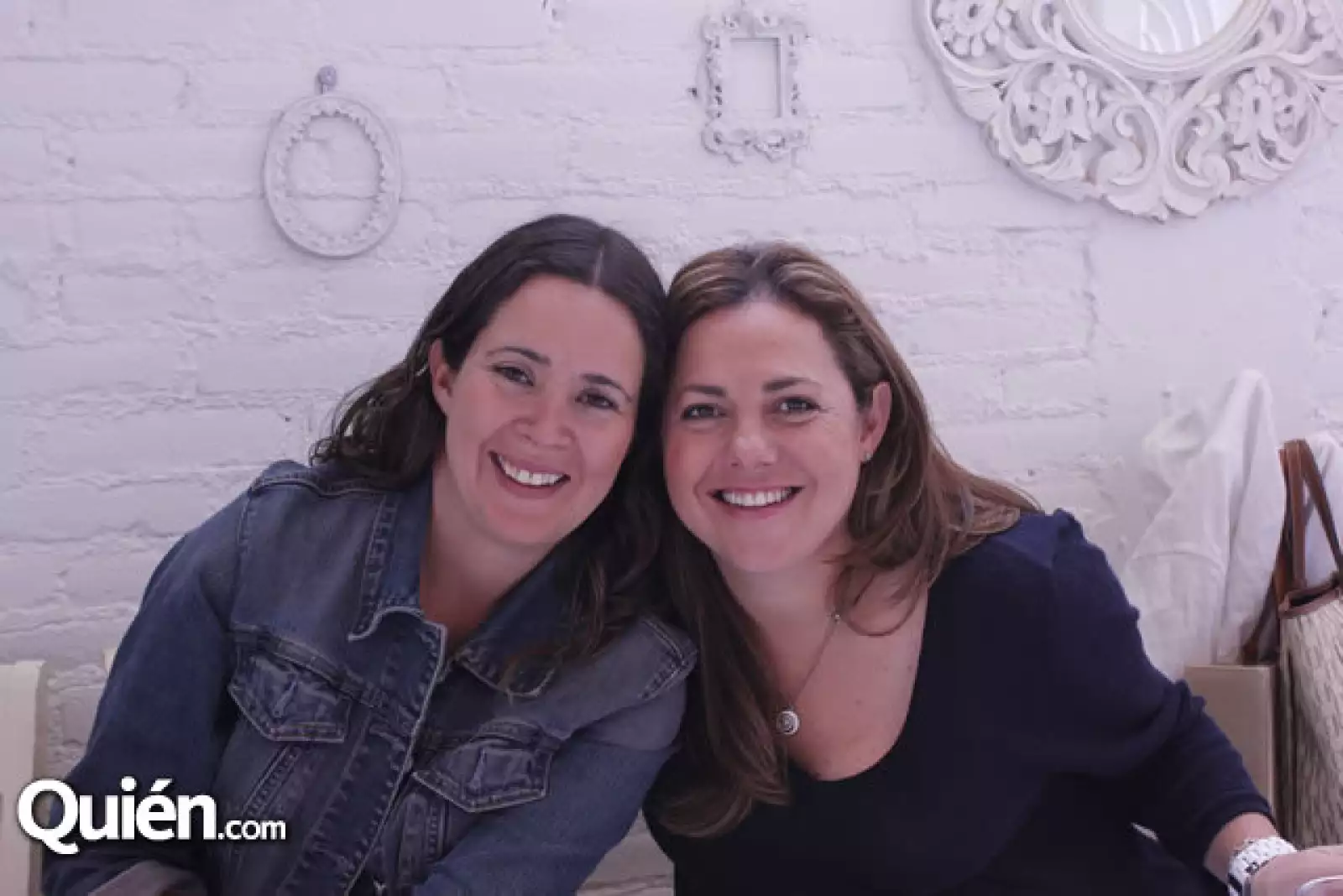 Ati Sánchez,Lorena Casanova
