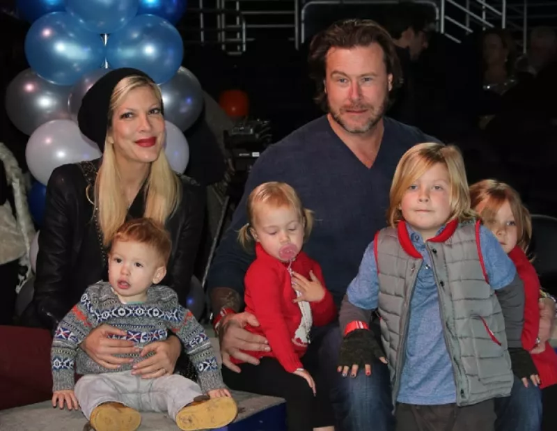 La actriz y Dean McDermott cumplieron ocho años de casados en medio del escándalo mediático y los problemas que han sufrido como pareja.