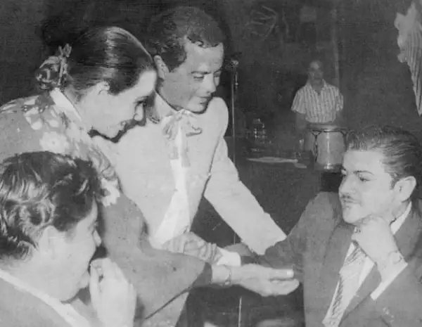 En el cabaret el Safari con Tómas Méndez y José Alfredo Jiménez.