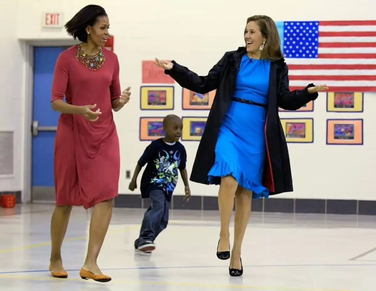 2010 Con Margarita Zavala impartiendo una clase de educación física en una primaria de New Hampshire.