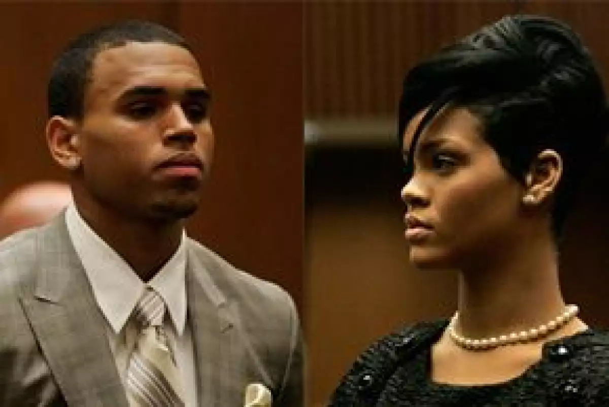 En febrero el cantante fue acusado de haber golpeado a su entonces novia Robyn Fenty, nombre verdadero de la cantante, por lo que fue llevado a juicio.