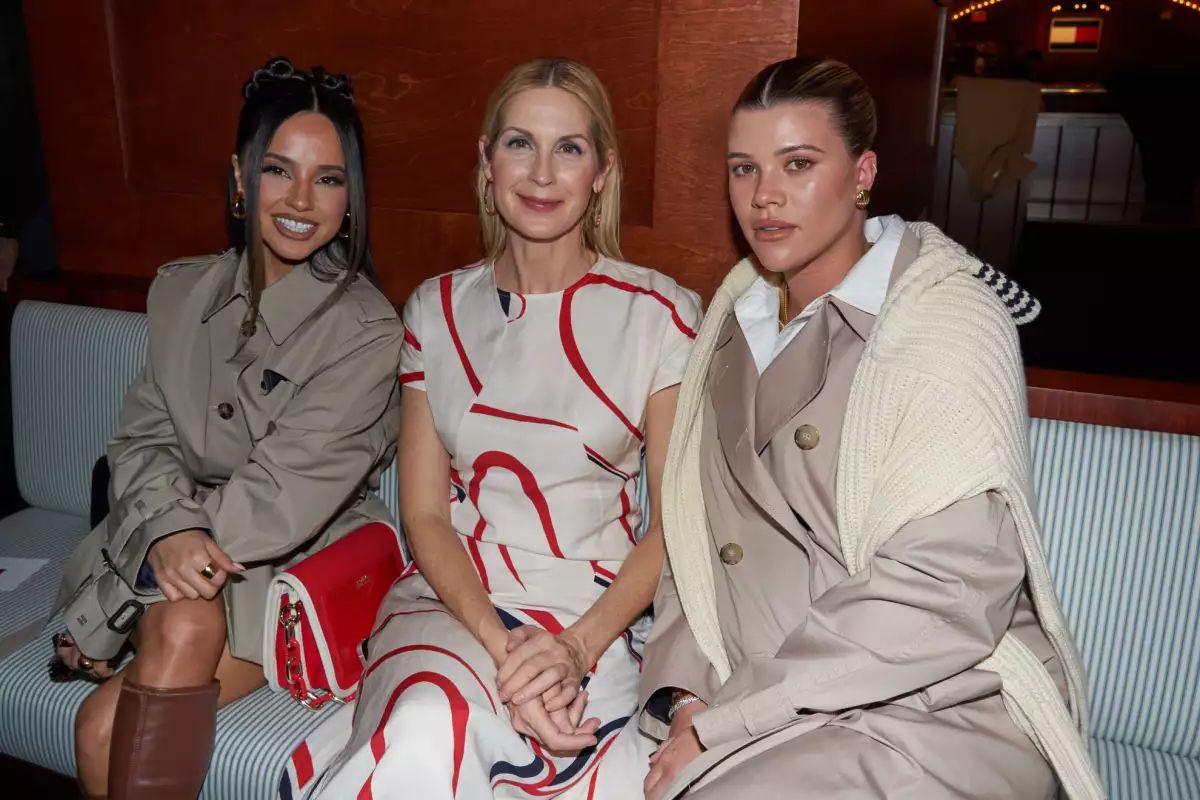 Becky G, Kelly Rutherford y Sofia Richie en el desfile de Tommy Hilfiger FW24