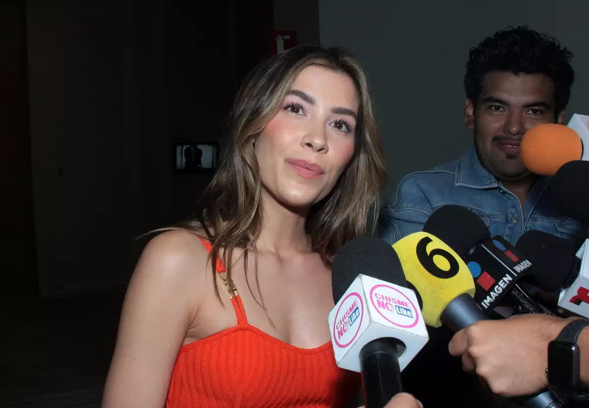 Michelle Salas platicó con los medios de comunicación.