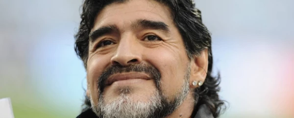 Maradona tiene 50 años.