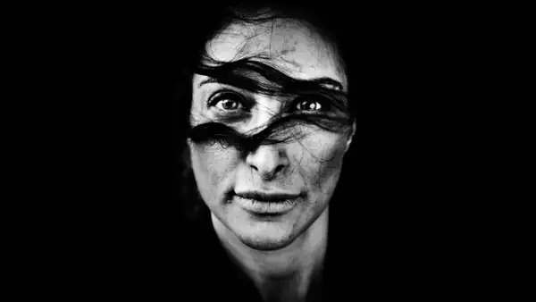 La actriz iraní Mellica Mehraban posa para un retato en Copenhagen, Dinamarca, el 4 de mayo de 2011.