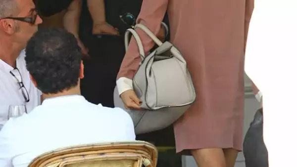 El futbolista se encuentra en Londres porque será parte de la apertura de los Juegos Olímpicos y se dio un tiempo para comer con Victoria y Harper.