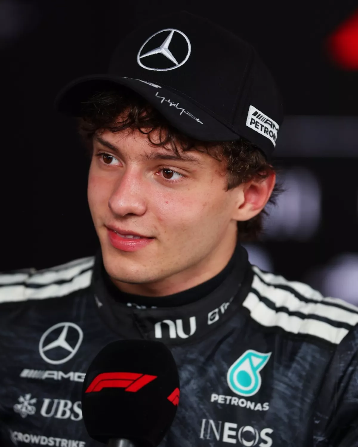 El piloto italiano de Mercedes, Kimi Antonelli, logra su segunda pole position en Fórmula 1 y saldrá primero en el Gran Premio de Japón