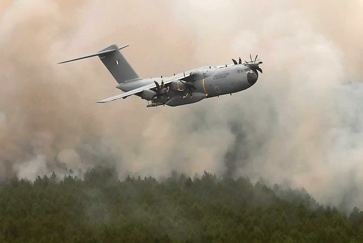 FRANCE-FIRE-WEATHER-CLIMATE-FIREFIGHTERS-ARMAMENT