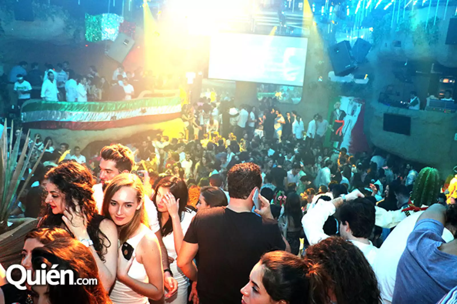 El Baby O se encontraba lleno de mexicanos festejando el grito.