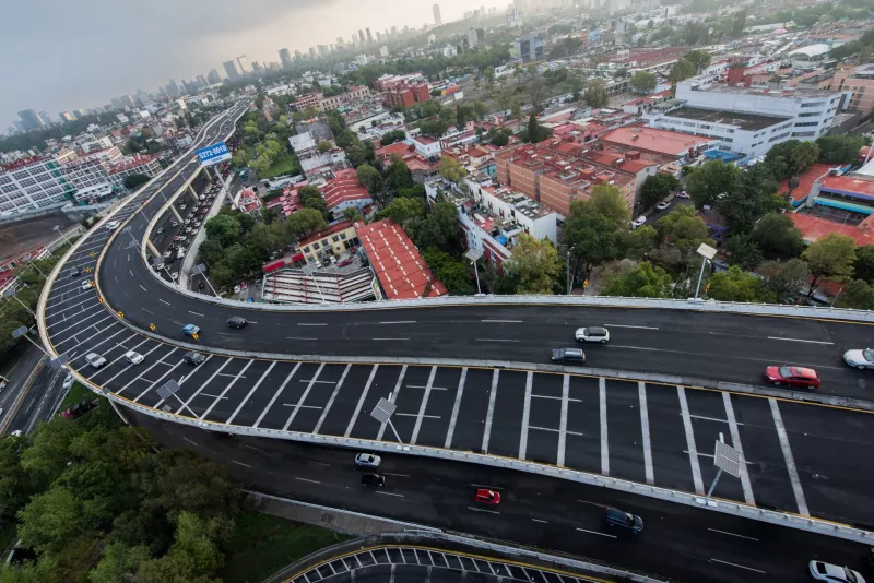 Segundo piso del Periférico tiene daños 