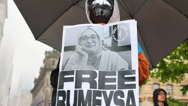 Juez ordena liberar a estudiante turca detenida en Estados Unidos tras protesta