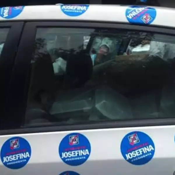 coche con calcomanias josefina 