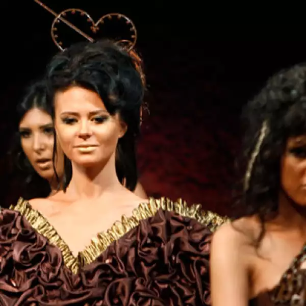 En el Cairo se llevó a cabo un desfile de modas especial, en el cual los vestidos tenían adornos de chocolate comestible.