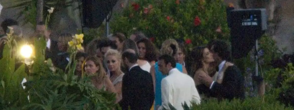 También disfurtaron de la boda Enrique Ponce, amigo de Luis Miguel y quien estuvo muy platicador con Genoveva durante la fiesta, y Marta Sánchez.