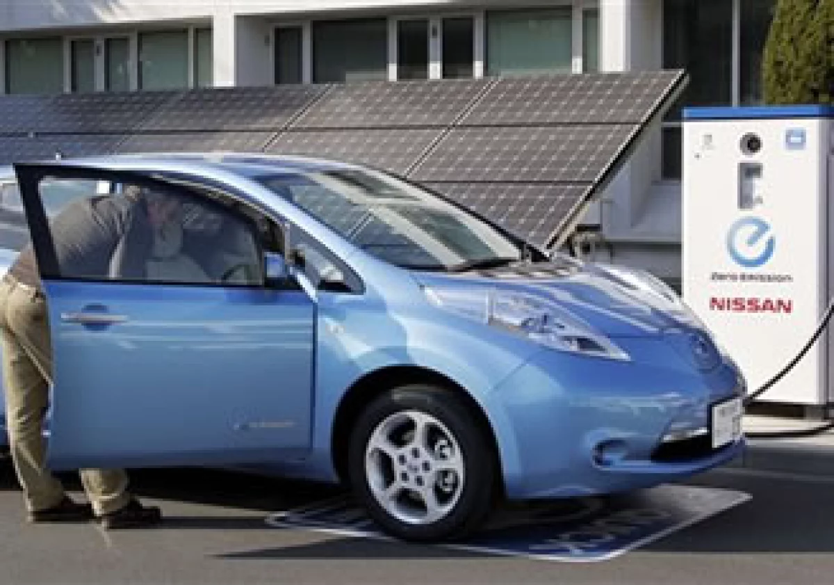 Nissan vendió más de 3,300 unidades en Japón y entregó otros 452 en EU. (Foto: AP)