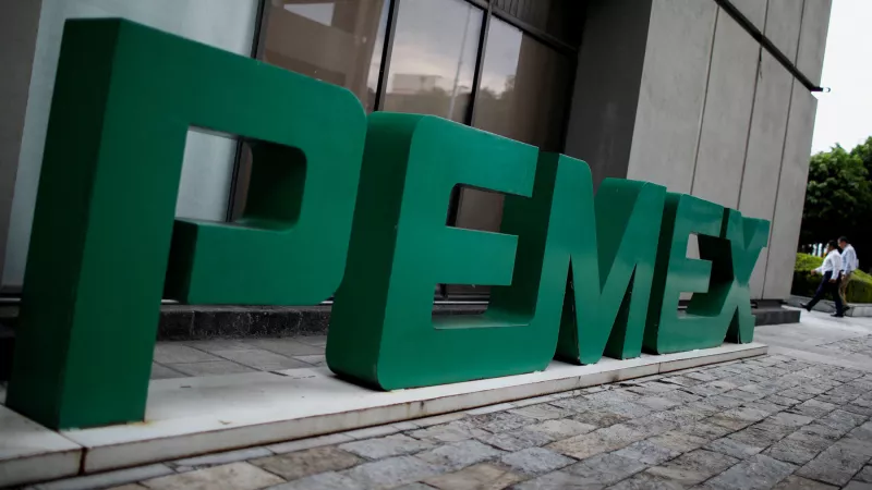 Si no es EU, será China: Pemex busca nuevos mercados para vender crudo y combustóleo