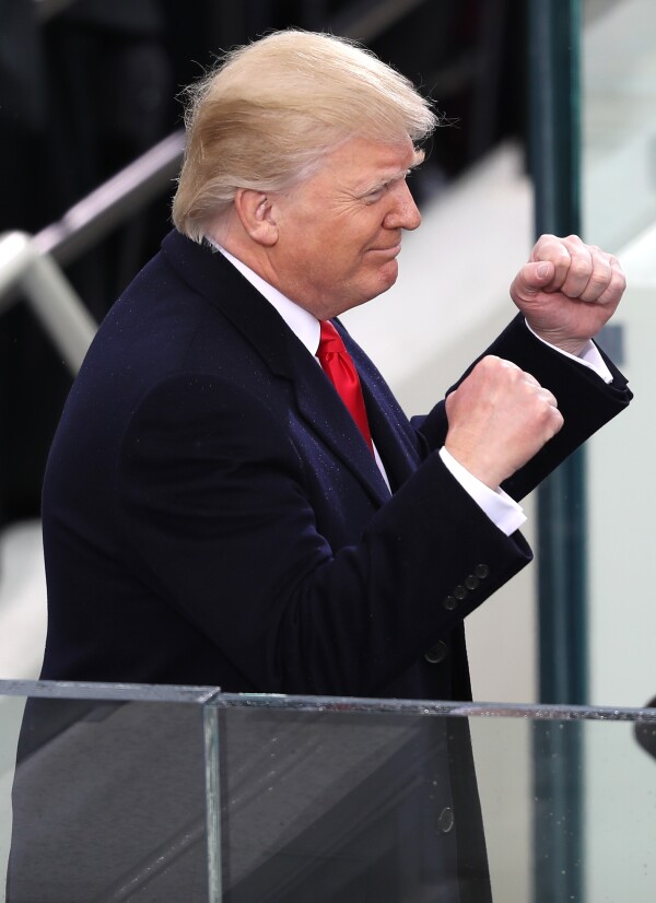 Trump festejando