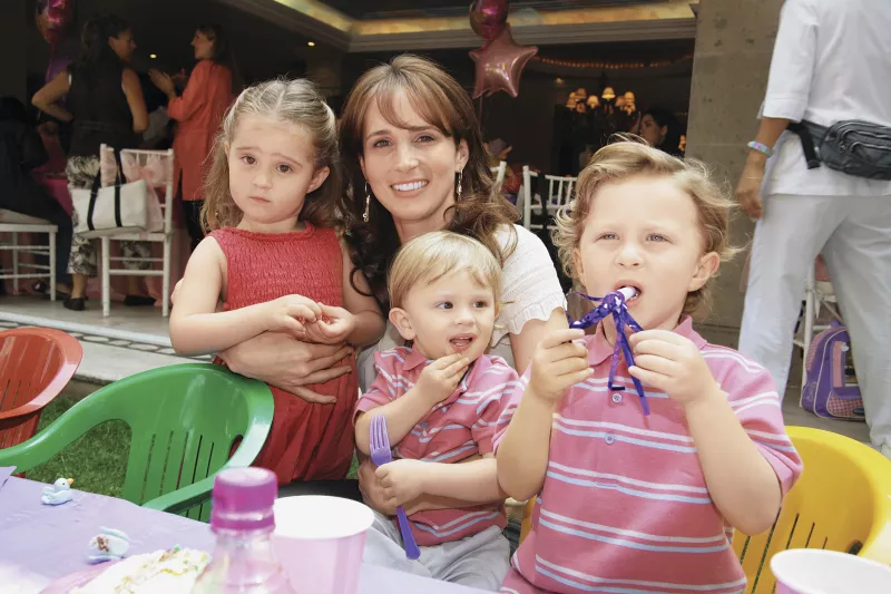 Vanessa Serrano e hijos