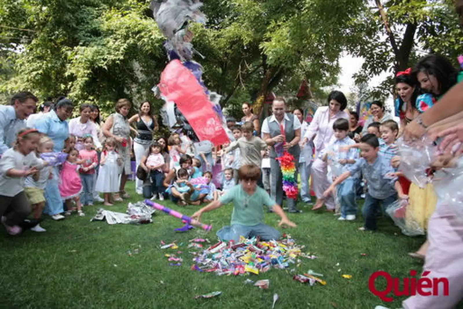 Piñata cumpleaños Mariana Peralta