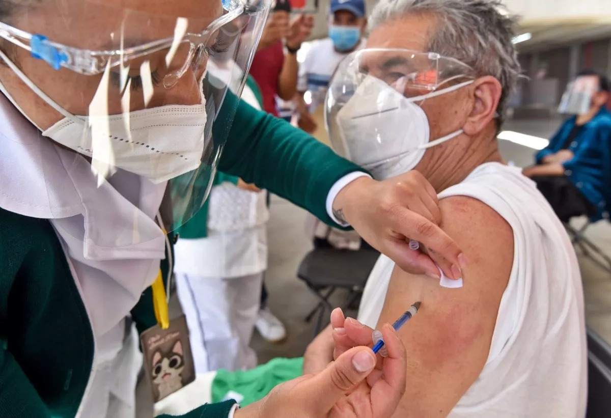 La jornada de vacunación contra el covid inició en 16 municipios del edomex. 